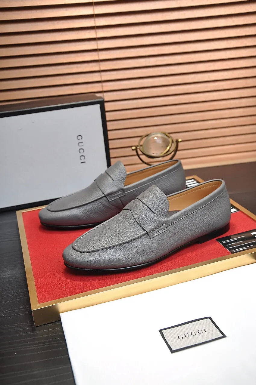 Men's shoes 💰520💶【GUCCI】 (High-end Niuli) New 🍀Gucci* - top version Gucci Peas shoes! Made of imported original cowhide, the inner top layer is comfortable cowhide lining! Original wear-resistant rubber outsole! High quality products! Code number 38-44!